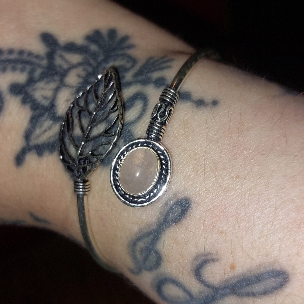 Rose Quartz Leaf Adjustable Bangle Bracelet - Picture 4 of 6